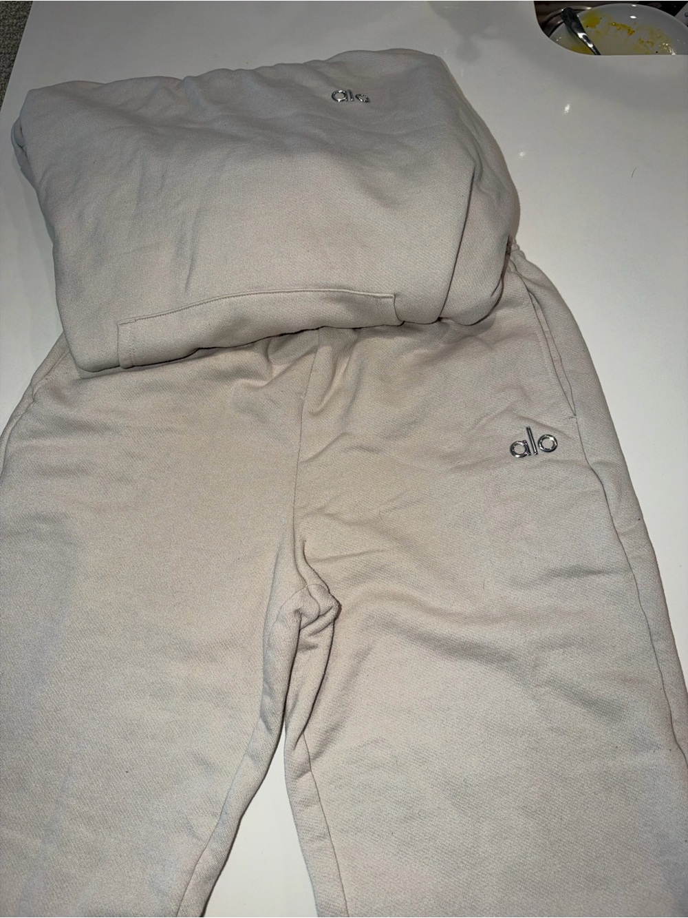 ALO Yoga Cream Neutral Sweatpants & Joggers Set